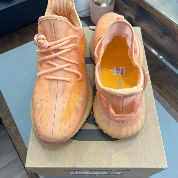 adidas gazelle silver green womens Yeezy Boost 350 V2 “Mono Clay” main image 1